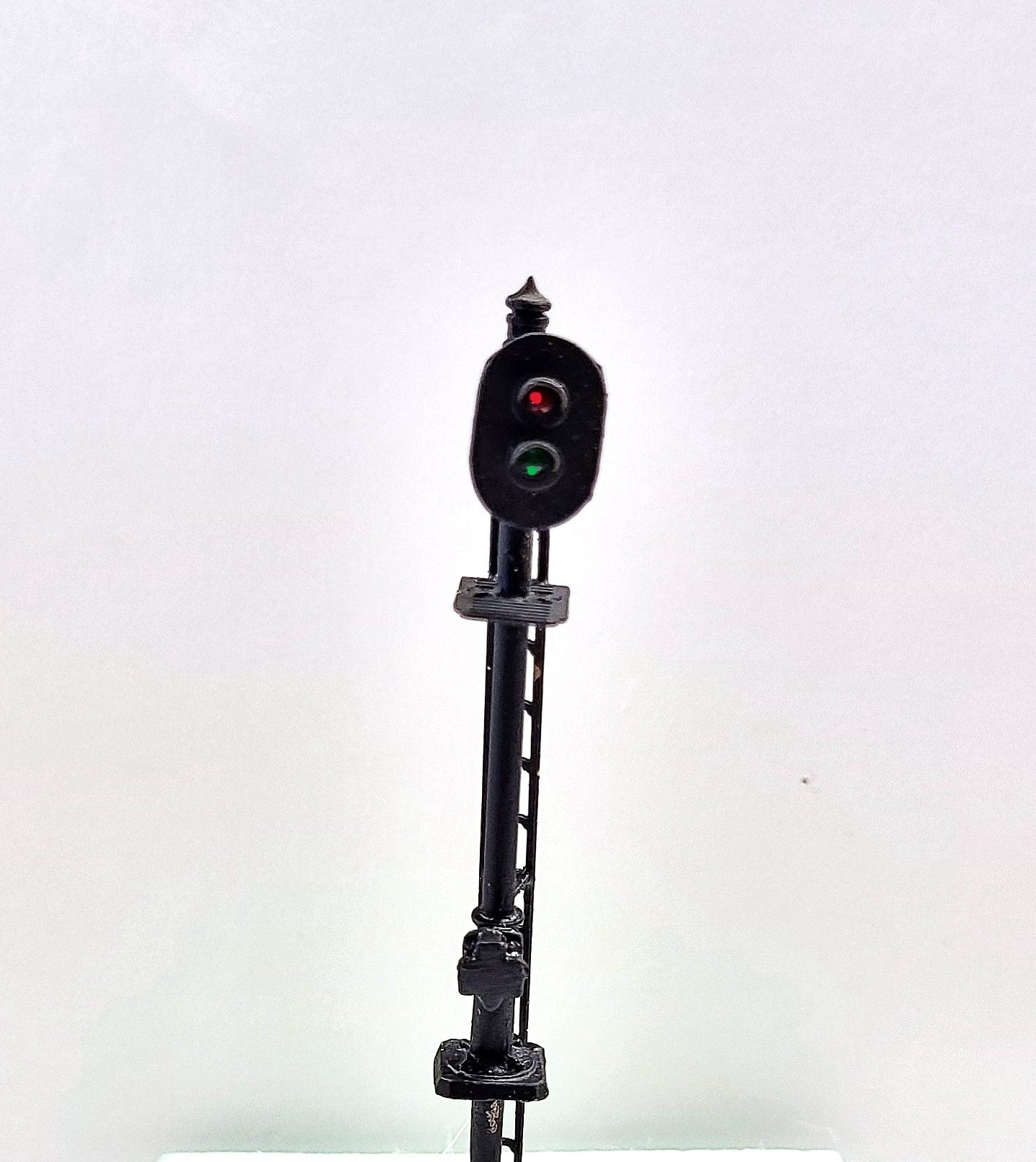 Sale-Signal - 2 Light Vertical - HO Scale